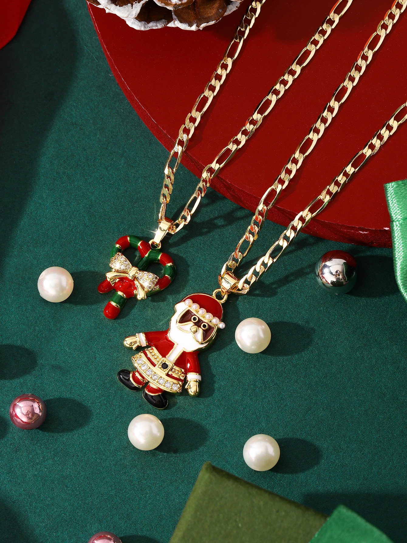 1 Piece of Eco-Friendly Copper Material, Exquisite and Elegant Cartoon Imitation Enamel Craftsmanship Christmas Pendant Necklace, Featuring a Christmas Wreath & Santa Claus, Suitable for Christmas/Thanksgiving/Halloween/Mother's Day/Valentine's Day, as a Gift for Couples/Friends/Religious Friends, Catholic First Communion, Gift, Daily Holiday Wear, Prayer