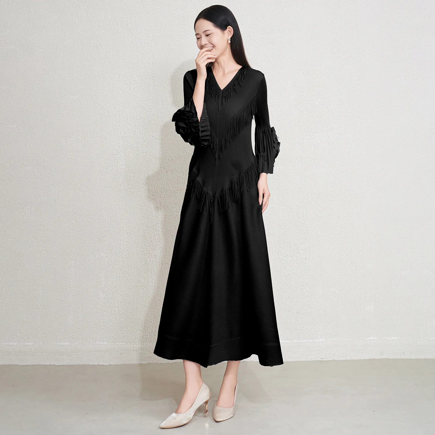 ミヤケプリーツ 2025年 春秋新作 ファッション エレガント ディスクフラワー タッセル スプライシング 無地 プレスプリーツドレス プリーツ