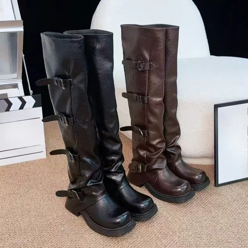أحذية عالية فوق الركبة لخريف وشتاء أحذية كعب جديدة بأكمام دائرية وحزام وإبزيم