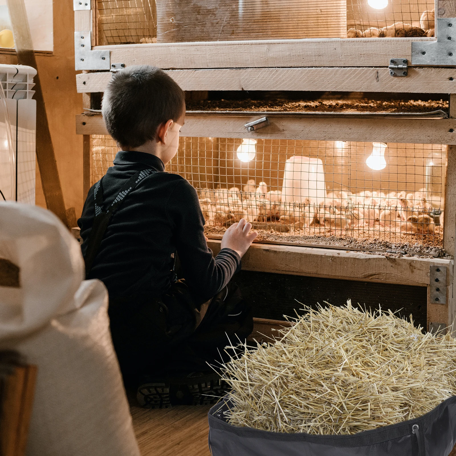 

Horse Corner Hay Feeder Bag 1000D Mesh Bottom Heavy Duty Slow Feed Bags for Horse Hanging Feeder for Pasture Goat Feeding Nets