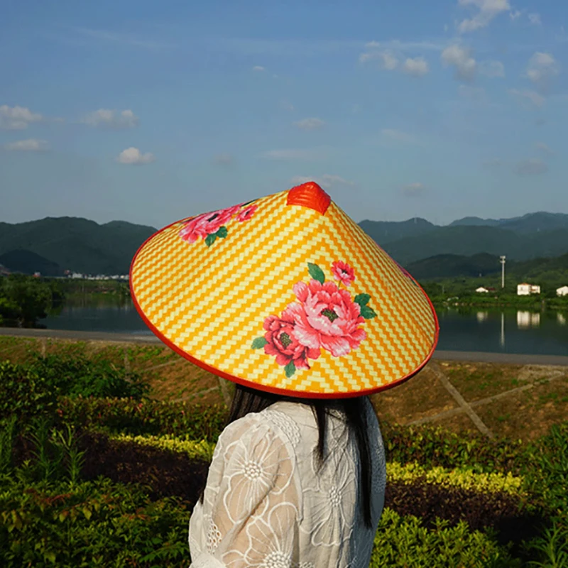 

Конусообразная шляпа в стиле ретро из бамбука и ротанга, плетеная вручную, соломенная шляпа-панама, реквизит для танцев под дождем, конусообразная солнцезащитная шляпа, пластиковая бамбуковая шляпа