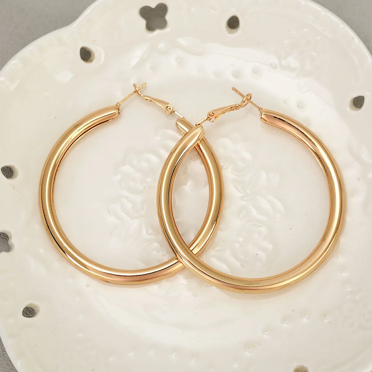 New Minimalistic Big Smooth Metal Round Hollow Hoop Earrings for Women Men Statement Circle Earrings Trendy Simple Ear Jewelry