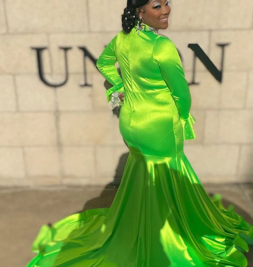 Fruit Green Plus Size Evening Formal Dress for Women Long Sleeve Sparkly Crystal Beaded Black Girl Homecoming  Prom Gown