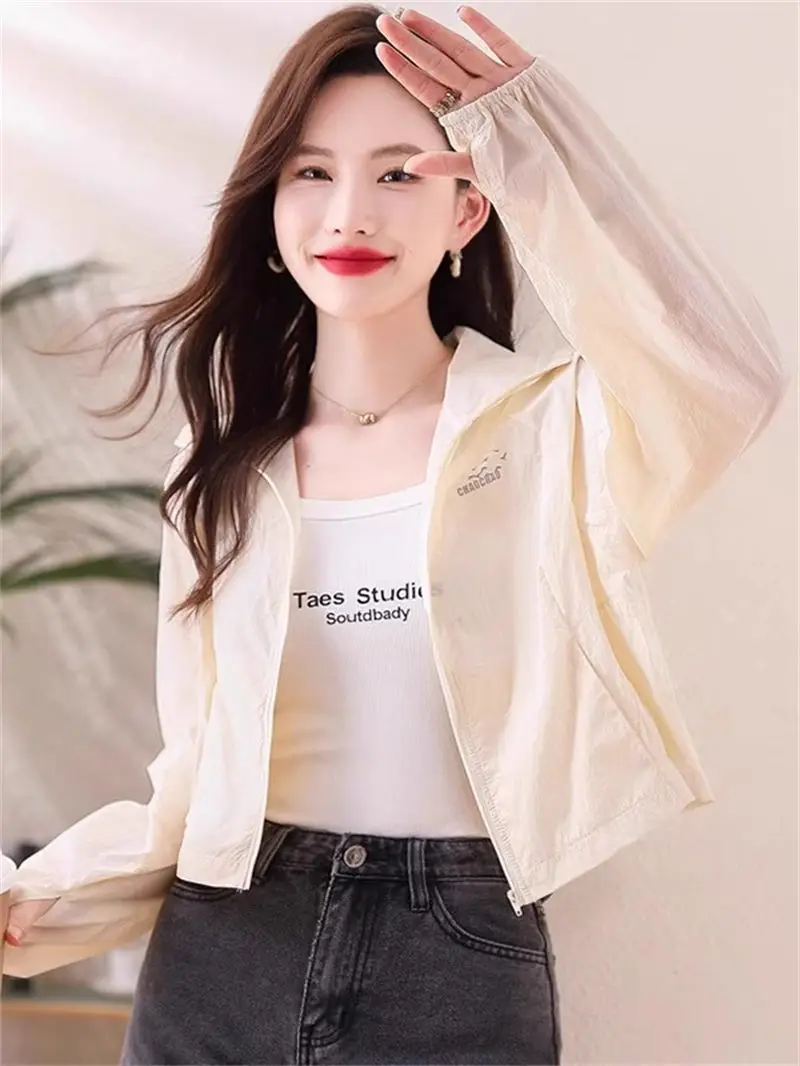 2026 Summer Women's Ice Silk UPF 50+ Sunscreen Jacket - Lightweight Breathable UV Protective Hooded Coat Beach Cover-Up G529
