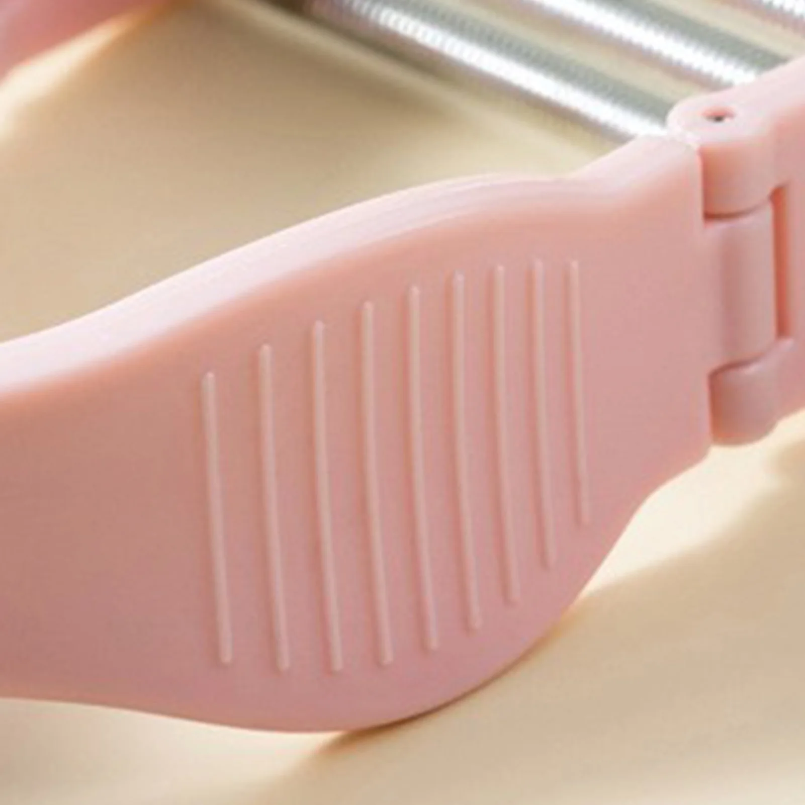 مزيل شعر الوجه أدوات العناية بالبشرة أسطوانة زنبركية آلة إزالة الشعر اليدوية للنساء إزالة شعر الوجه للبشرة الحساسة للشفاه العلوية للذقن