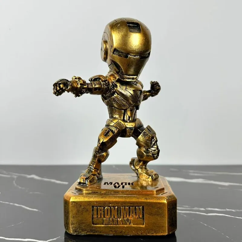 Marvel Iron Man Boy ใหม่การ์ตูนสร้างสรรค์อะนิเมะอุปกรณ์ต่อพ่วงคอลเลกชันรูปหอพักสํานักงานเดสก์ท็อปเครื่องประดับของขวัญ