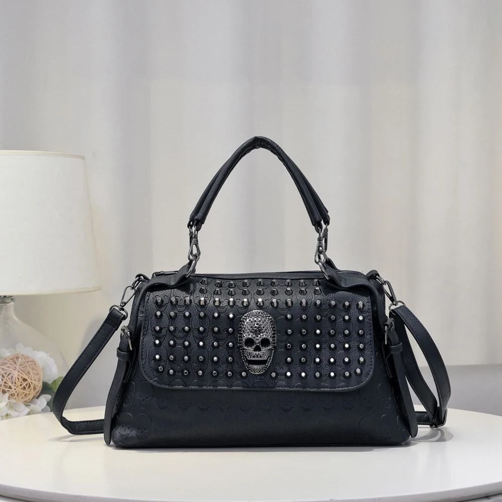 

Trendy and versatile skull head rivet tote bag, explosive street punk style hand-held shoulder bag