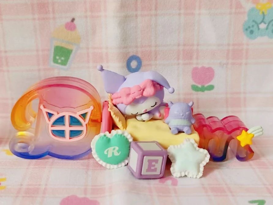 REMENT Kuromi Collezione di parole Modello di scena in miniatura Scatola da tavolo Gioco alla moda Scatola cieca Figura giocattolo da collezione per cibo