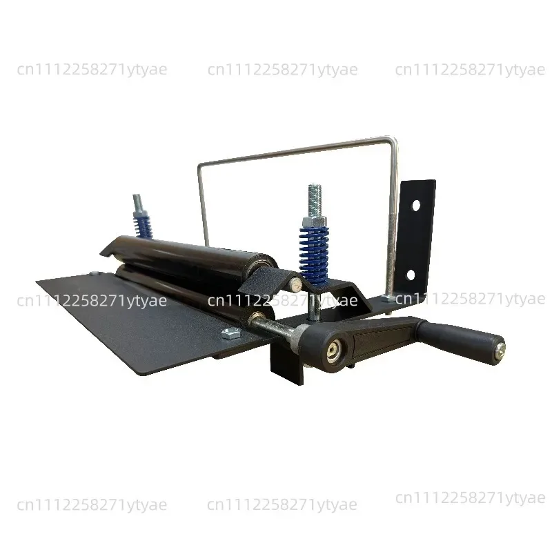 quick-dry-towel-wringing-tool—a-wall-mountable-tool-for-wringing-out-towels-convenient-and-quick