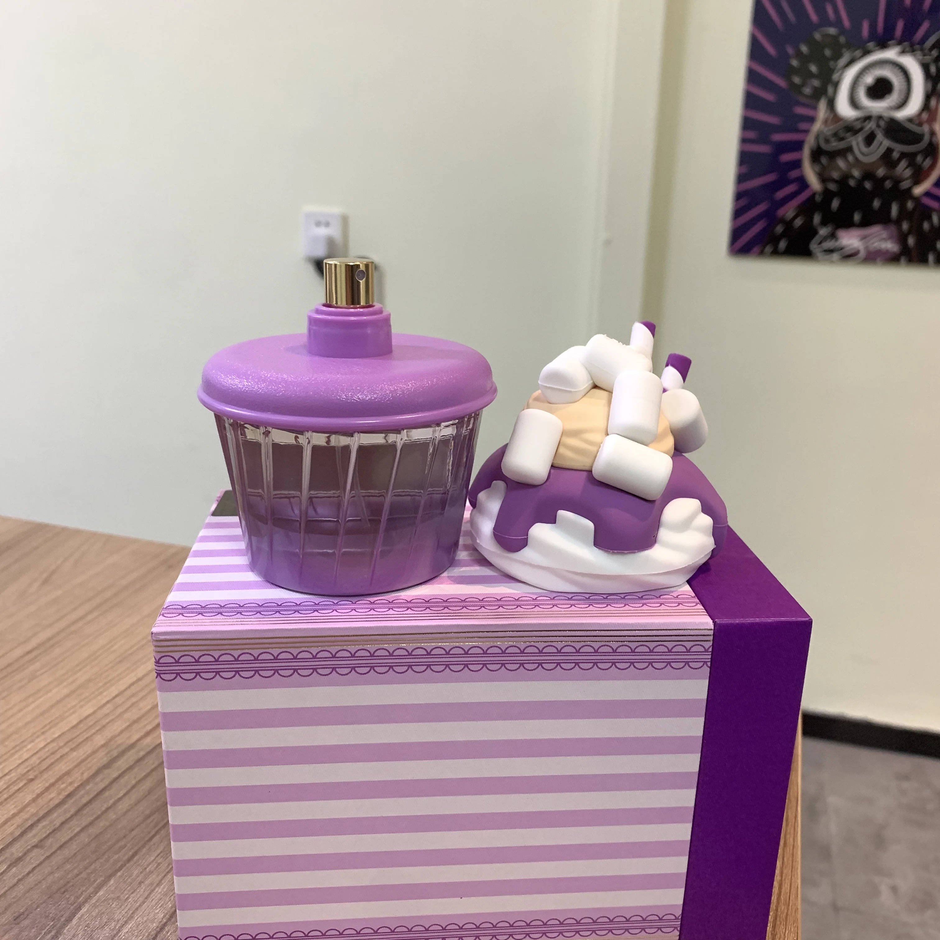 La 'ttafa Mal' low Madn'ess (75 مل) لديه فواكه ورائحة حلوة. الزجاجة على شكل كوب آيس كريم أرجواني #5