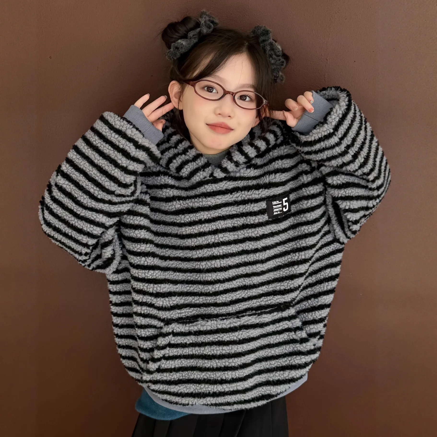 

Girls Hoodie 2025 Winter Design Sense Striped Hooded Hoodie with Thick Fleece Pullover Top for Daily Casual Wear Versatile