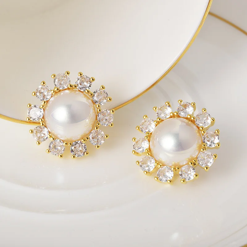 New temperament diamond-set super flash pearl stud earrings niche design versatile earrings atmospheric light luxury high-end ea
