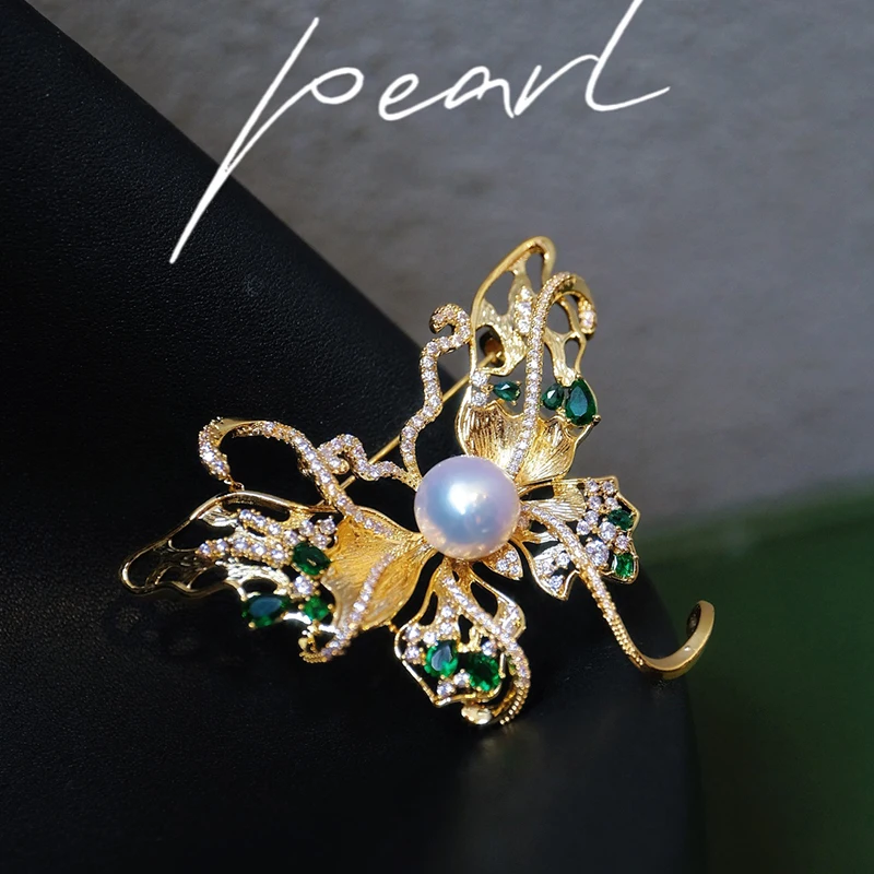

Natural Freshwater Edison Pearl Butterfly Brooch, Large Luxury Vintage Pin, Royal Court Style Fashion Accessory
