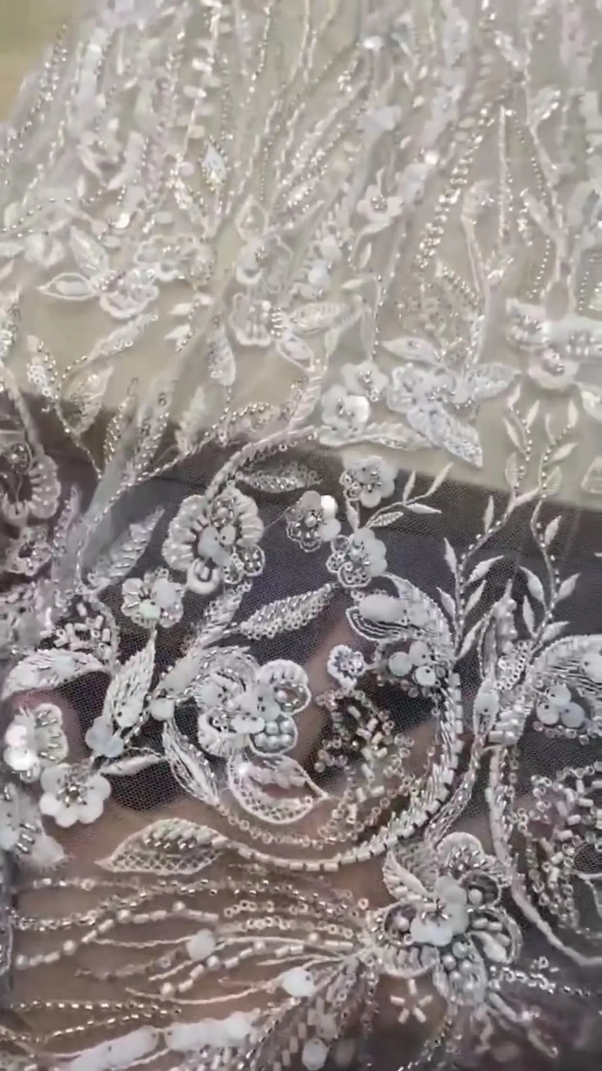 

Hot selling new exquisite white sequins bead tube sequin flower embroidery, European and American fashionable white wedding