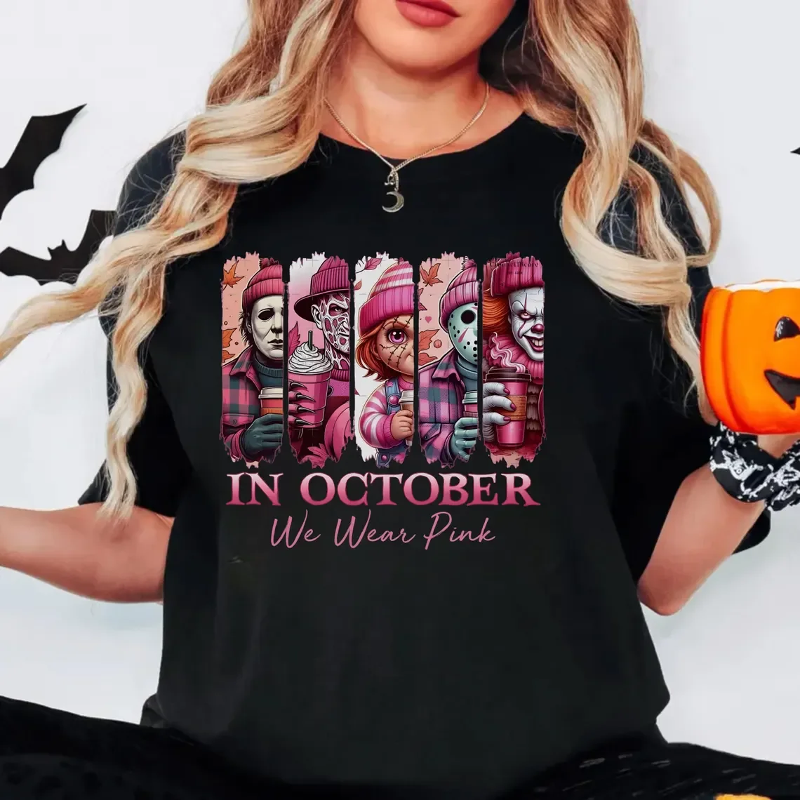 في أكتوبر نرتدي تي شيرت Pink Friends Horror Movie Killers مطبوع تي شيرت نسائي فضفاض بأكمام قصيرة ورقبة مستديرة