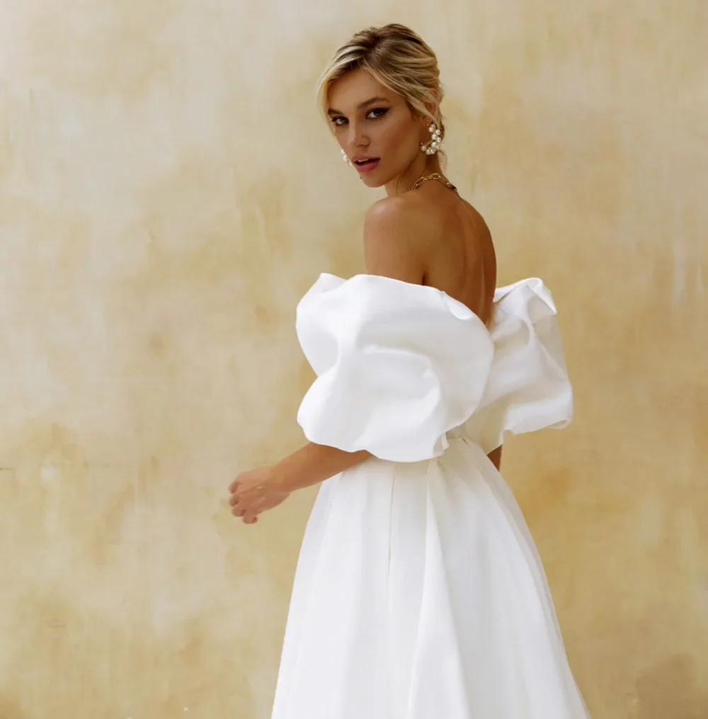 Elegant Satin Wedding Dress Short Puff Sleeves Simple Plain Bridal Gowns A-Line Side Slit Sweep Train Wedding Party Dresses 2025