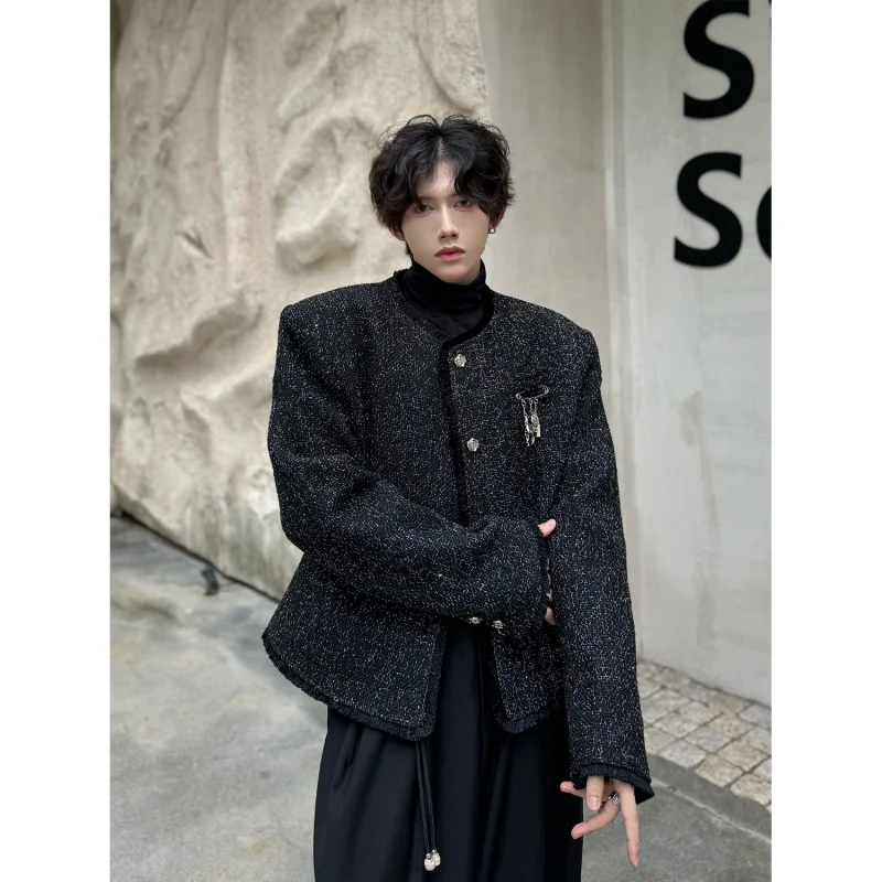 

Autumn Winter Men's Jaet with oulder Pads And iny Metal Tead in Small Fraance Sle Faionable And Trendy