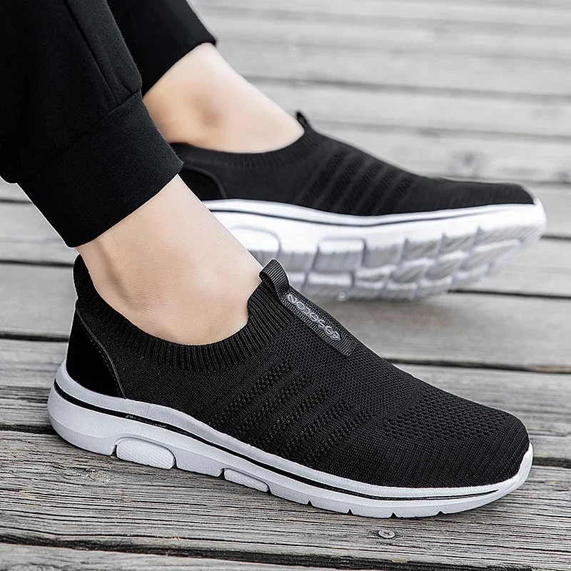 

Men's Breathable Classic Running Shoes 2025 Outdoor Lightweight and Comfortable Mesh Sliding in Walking Shoes Tenis Masculino