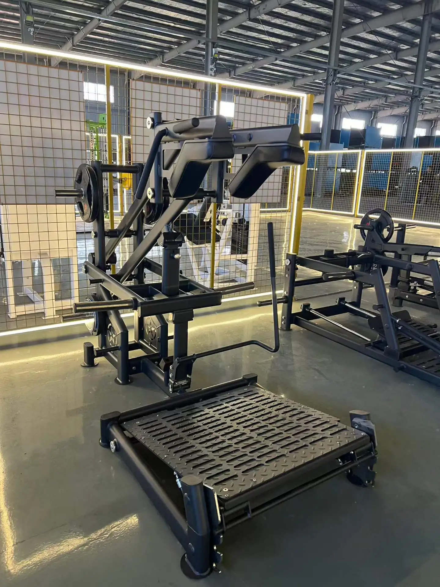 Top Sale Commercial Fitness Standing Hack Squat Machine Weight Plate Loading Leg Workout Gym Equipment