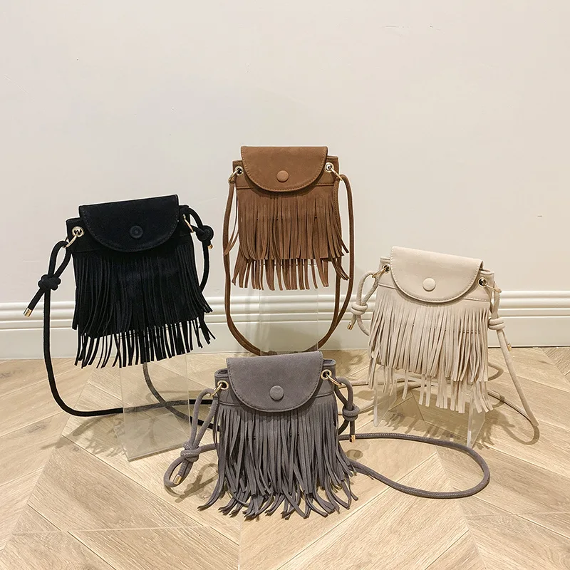 Trendy Leather Shoulder Bag Tassel Solid Color for Women Fringe Design Messenger Bag with Adjustable Strap Everyday Shoulder Bag