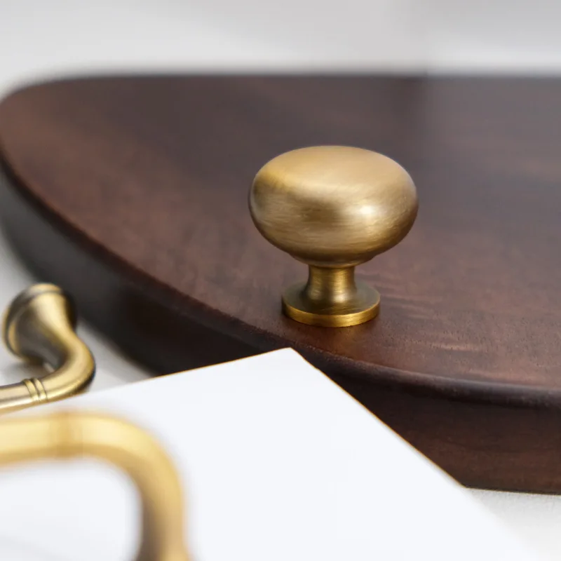 High End Antique Bronze Brass Handle Retro American Vintage Wardrobe Cabinet Drawer French Single Hole Cabinet Door Handle