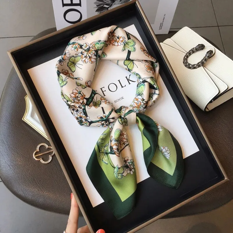 

Sweet Green Flower Bush Butterfly Simulation Silk Silk Scarf Women's Spring Summer Versatile Temperament Scarf 70cm Square Scarf