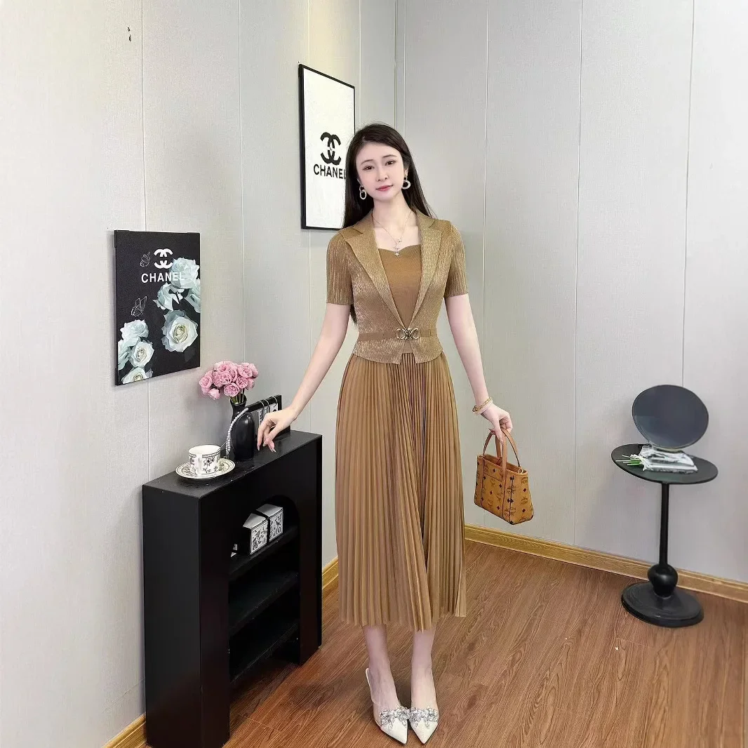 

Miyake Style Pleated Dress for Women 2025 New French Gold Stamping Heavy Industry Suit Collar Lace Waist-hugging Midi Skirt