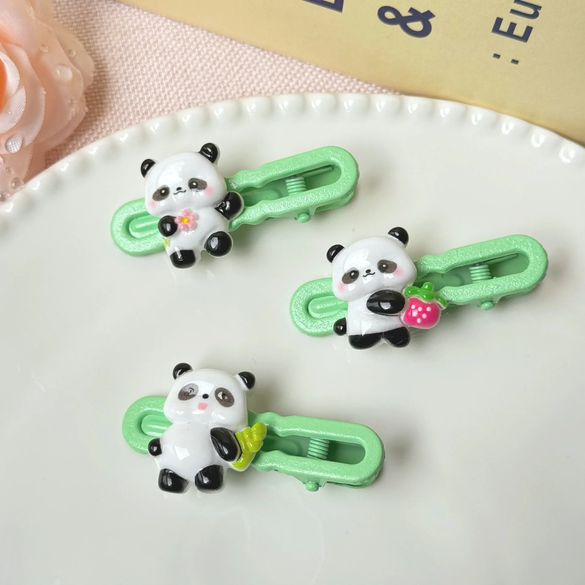 Pinza para el pelo para niños de 1 pieza, adorable tema de Panda, Clip LATERAL listo para viajar para cabello fino, bonito uso diario