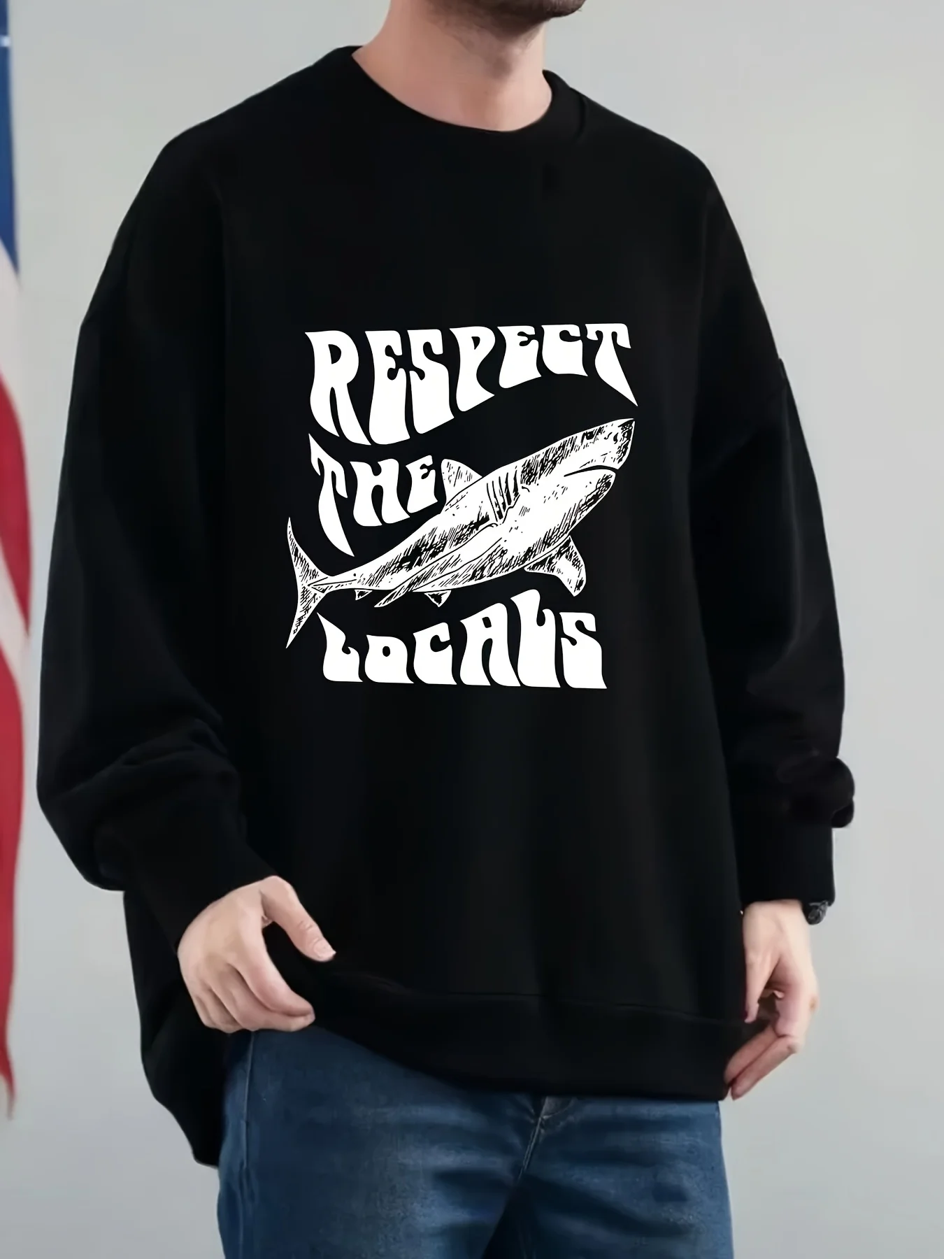 احترام LOCRLS، سويت شيرت فضفاض بغطاء للرأس بنمط القرش للجنسين باللون الأسود مع طباعة بيضاء #1