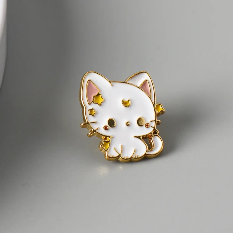 かわいい月猫ファッションカップルアニメブローチエナメルピン金属バッジバックパック衣類アクセサリー男性女性ギフト