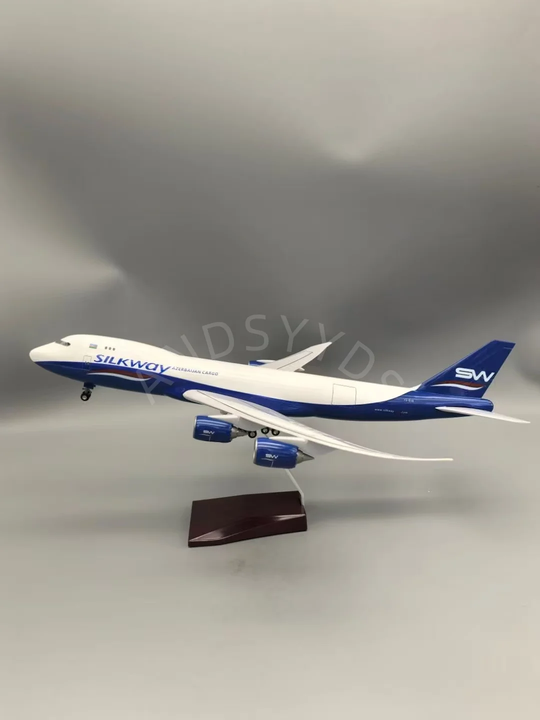

Souvenir Plane Resin 47cm Azerbaijan B747-8F Silk Road Diecast Airplanes Model W Landing Gear Wheels Bookshelf Home Decoration