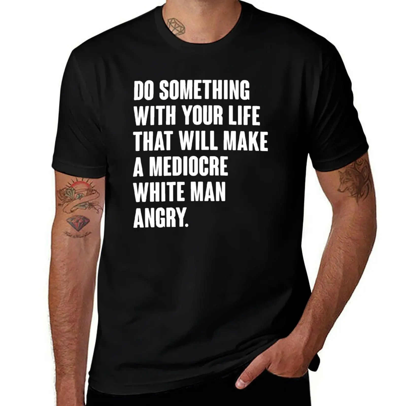 Faites quelque chose avec votre vie qui fera enlever la patate à un homme blanc moyen de classe - T-shirt décontracté à manches courtes en coton