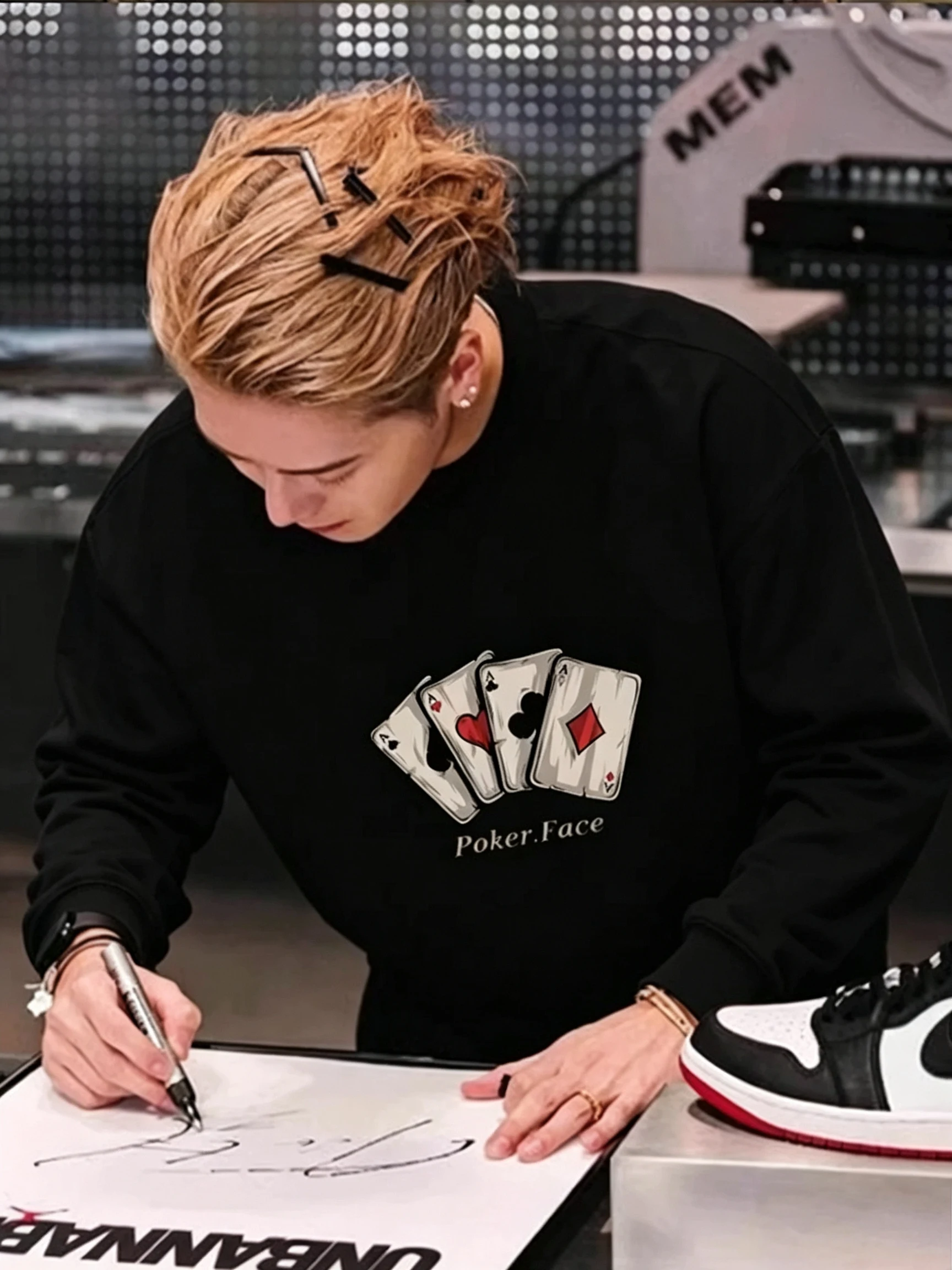 kong-hong-kong-poker-brand-round-neck-fleece-lined-loose-fit-men's-sweatshirt-lucky-year-wealthy-couple-top