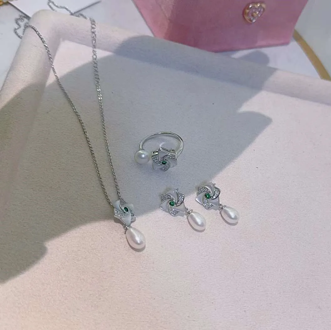 

Cyclone Natural Shell Flower Set 7-8MM Natural High Quality Freshwater Water Drop Teardrop Pearl Necklace Ring Earring Set