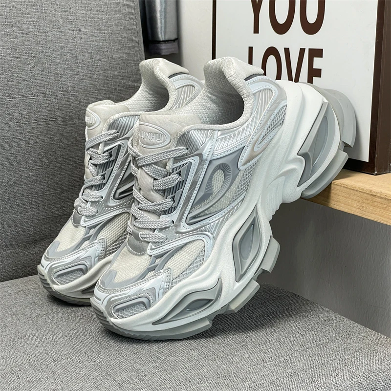 

The new street sports running shoes combine lightweight and comfortable foot feel with trendy and versatile design, suitable for