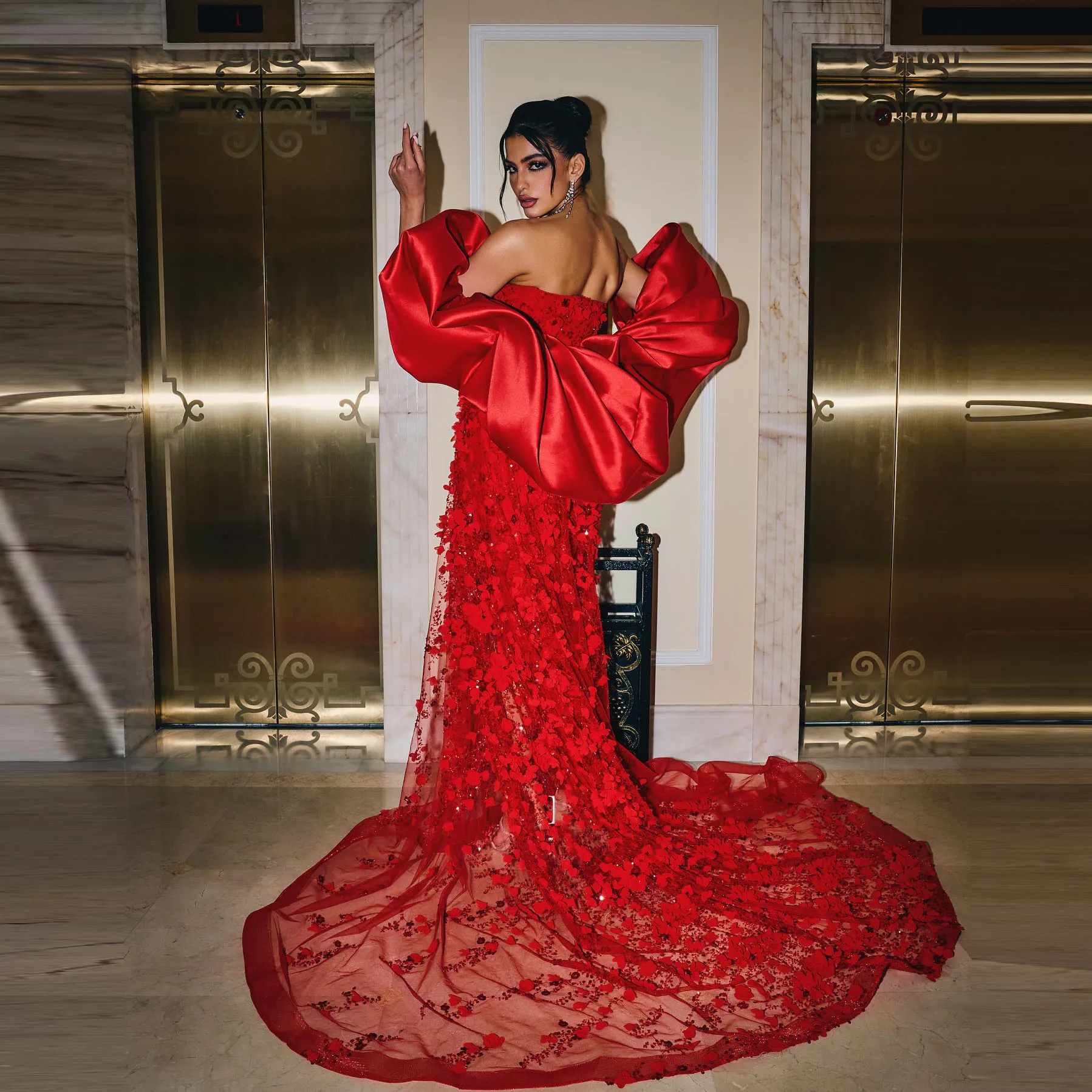 

Red Satin Evening Shawl for Women – Luxury Formal Party Wedding Cape Wrap, Fashion Trending Christmas Dress Cape Overlay Robe