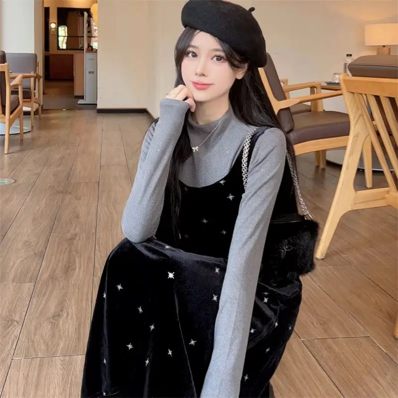 طقم فستان قصير أنيق بتصميم مخملي متعدد الاستخدامات مكون من قطعتين لبدلة قميص قاعدة ندفة الثلج النحيفة والمتألقة