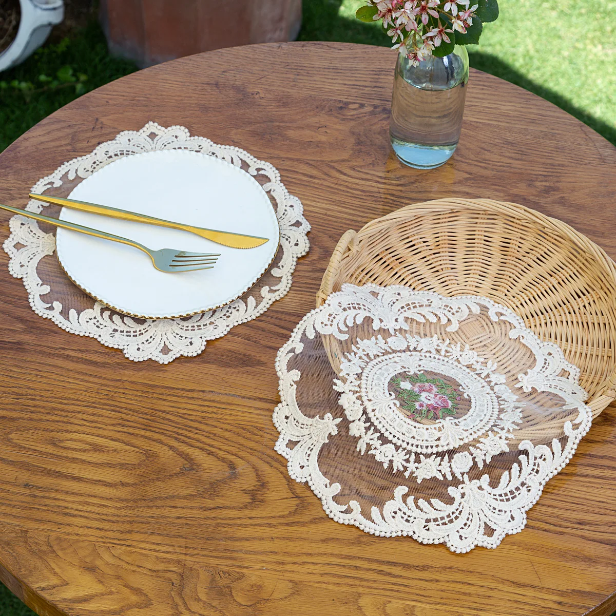1pc 28cm/11.02in Lace Dining Table Cover Round Heat Resistant Embroidered Table Cloth Doily White Coffee Coaster Photo Props