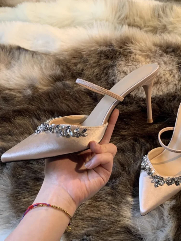 Chaîne en argent cristal femmes pantoufles ceinture sangle couverture bout pointu Sexy mince Super haut talon Chic sandales solide sans lacet dame chaussures