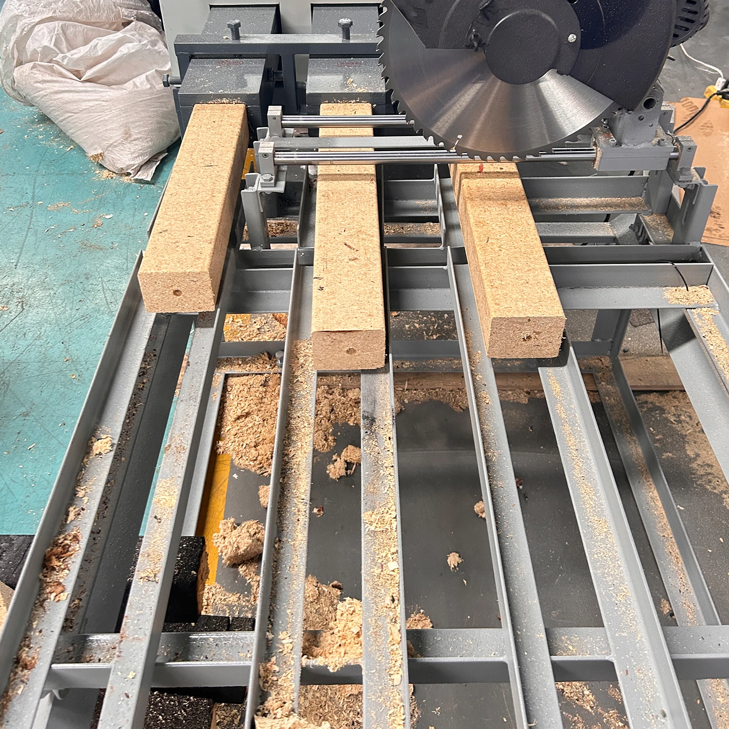Wood Pallet Feet Pressing Machine  CE Wood Block Machine