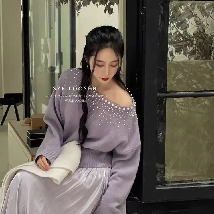 2025 Autunno francese retrò rosso perla design senso pendolarismo temperamento versatile maglione con un colletto per le donne