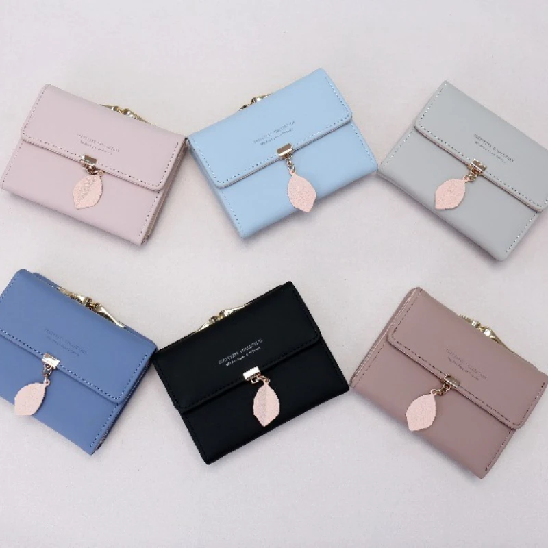 

2025 Summer Explosion-style Women's Short Wallets Korean PU Leather Simple Everything with Solid Color Personality Leaf Pendant