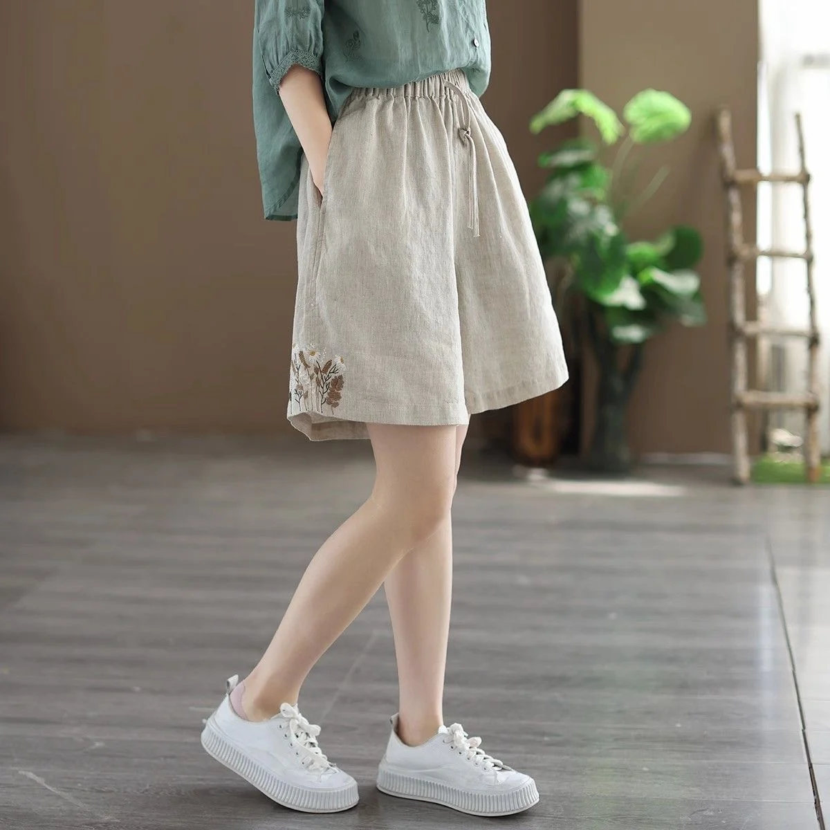 

Women Plus Size Casual Shorts Cotton Linen Summer Embroidered Short Pants High Waist Fashion Elegant Retro Hiphop Loose A77