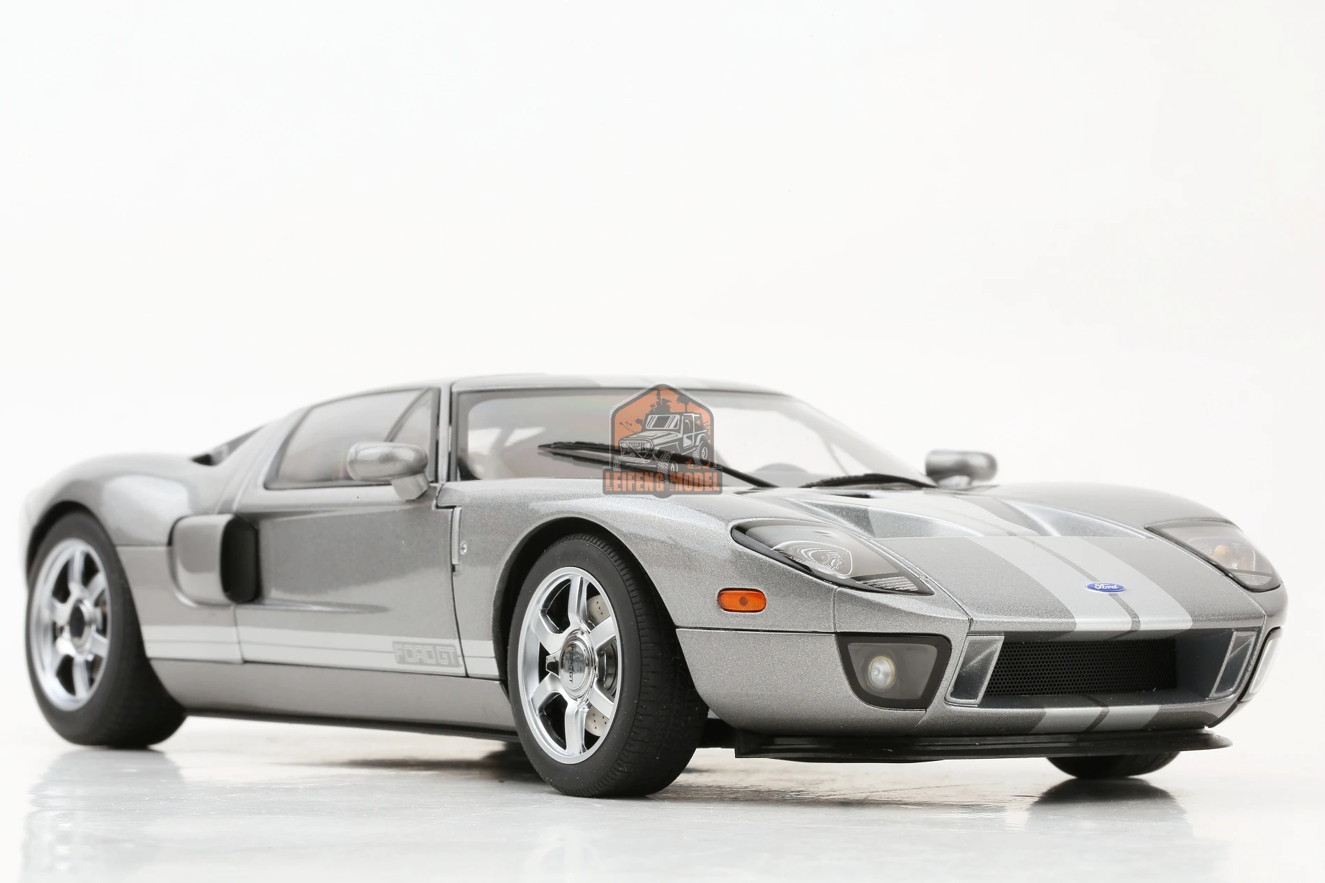 AUTOart 1/18 Ford GT40 Metal  Car Model