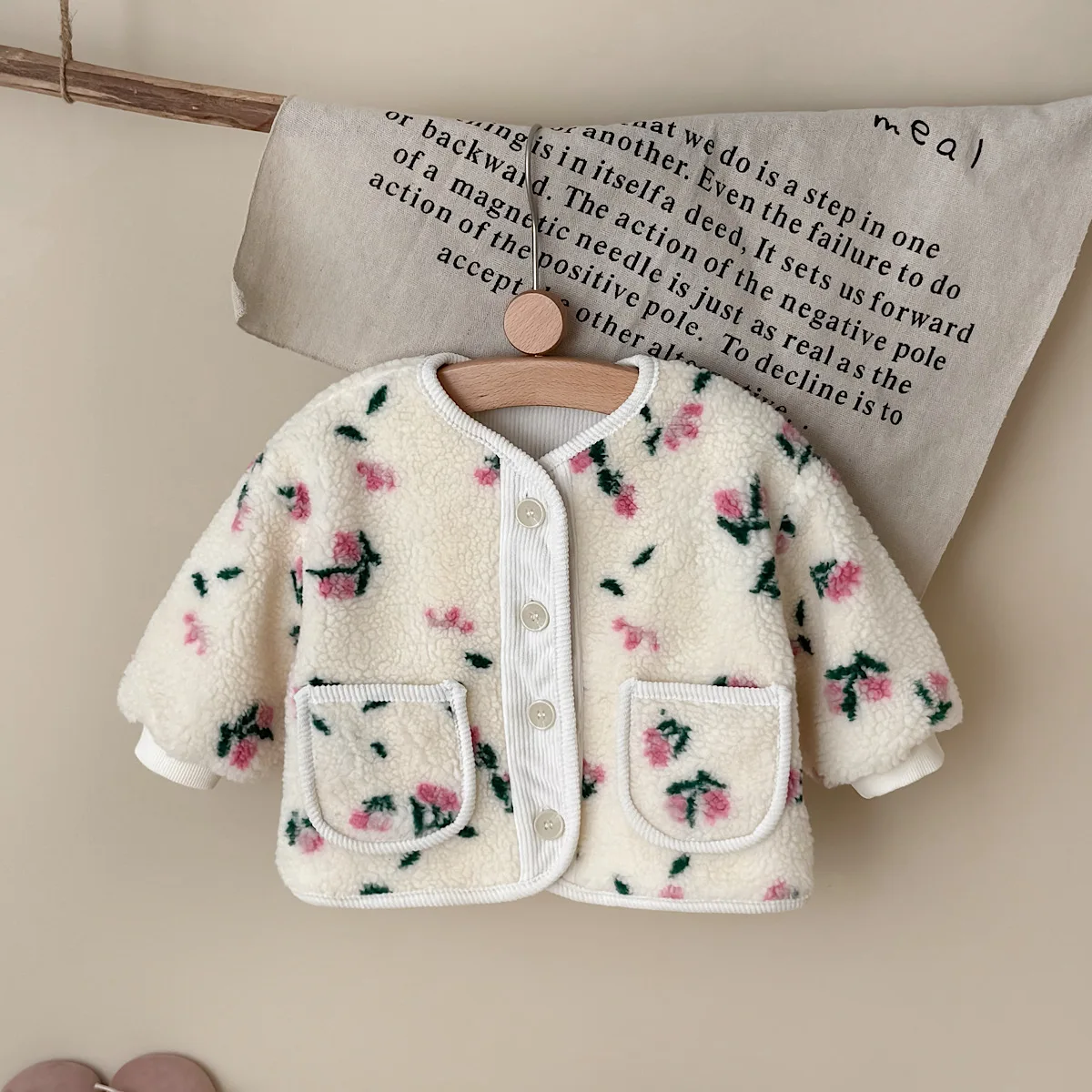 Sherpa-Fleecejacke für Kleinkinder, Mädchen, Herbst/Winter, kleine, rosa Strickjacke mit Blumenmuster, warme Baby-Oberbekleidung mit Taschen. – Detail 1