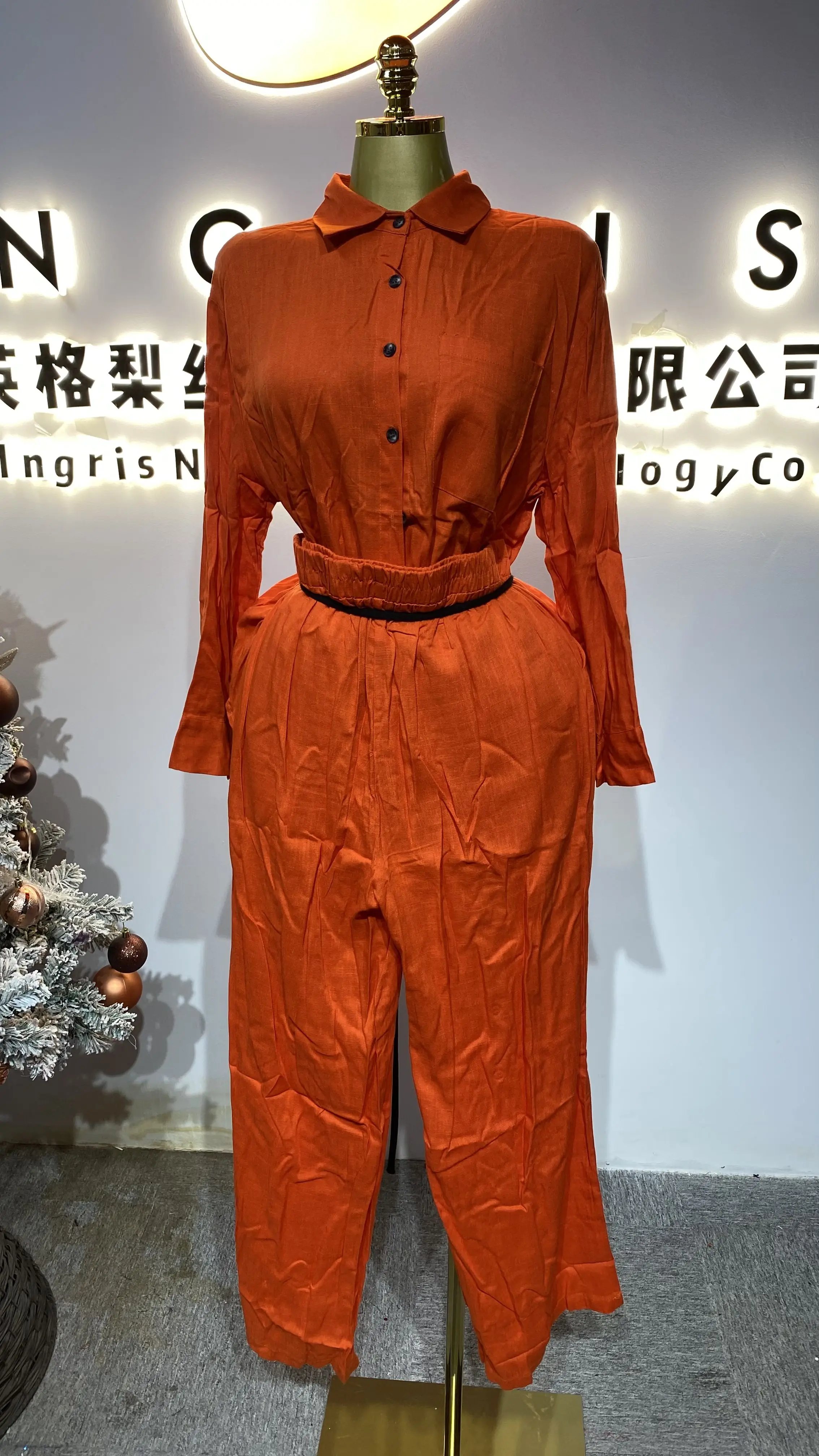 

2025 New Women's Fresh Casual Suit: O-neck horn-sleeve shirt, wide-leg trousers, pleated loose non-woven fabric.-GZXX341