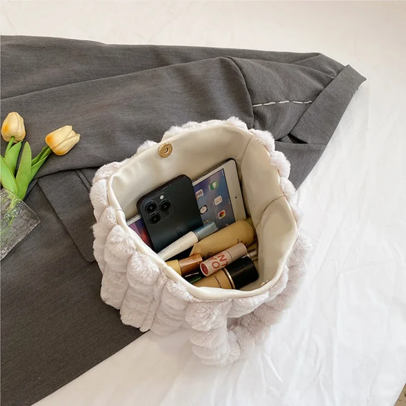 Fashionable Plush Tote Bag Winter Diamond Grid Small Fresh Shoulder Bag Women's Casual Tote Casual Handheld Crossbody Bag