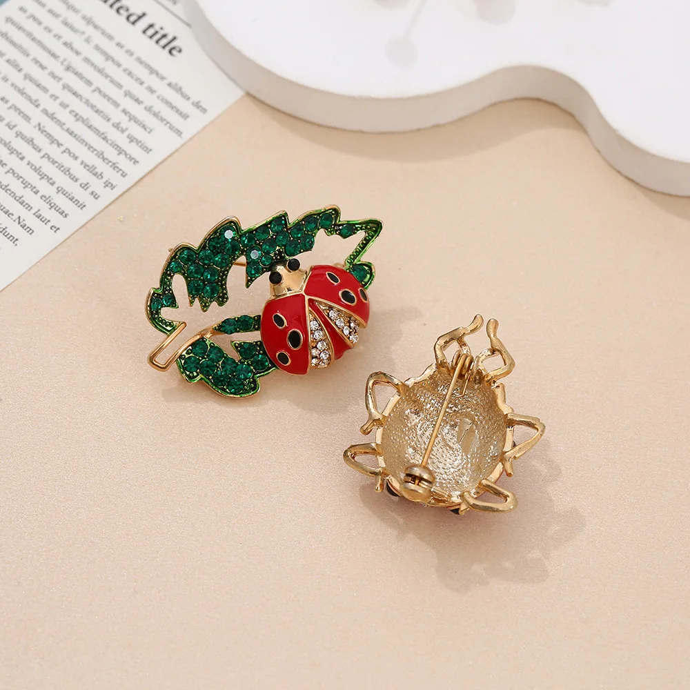 Fashion Ladybug Enamel Pin Rhinestone Green Leaf Insect Bug Brooches Small Collar Brooch Broach Women Men Jewelry Scarf Clip