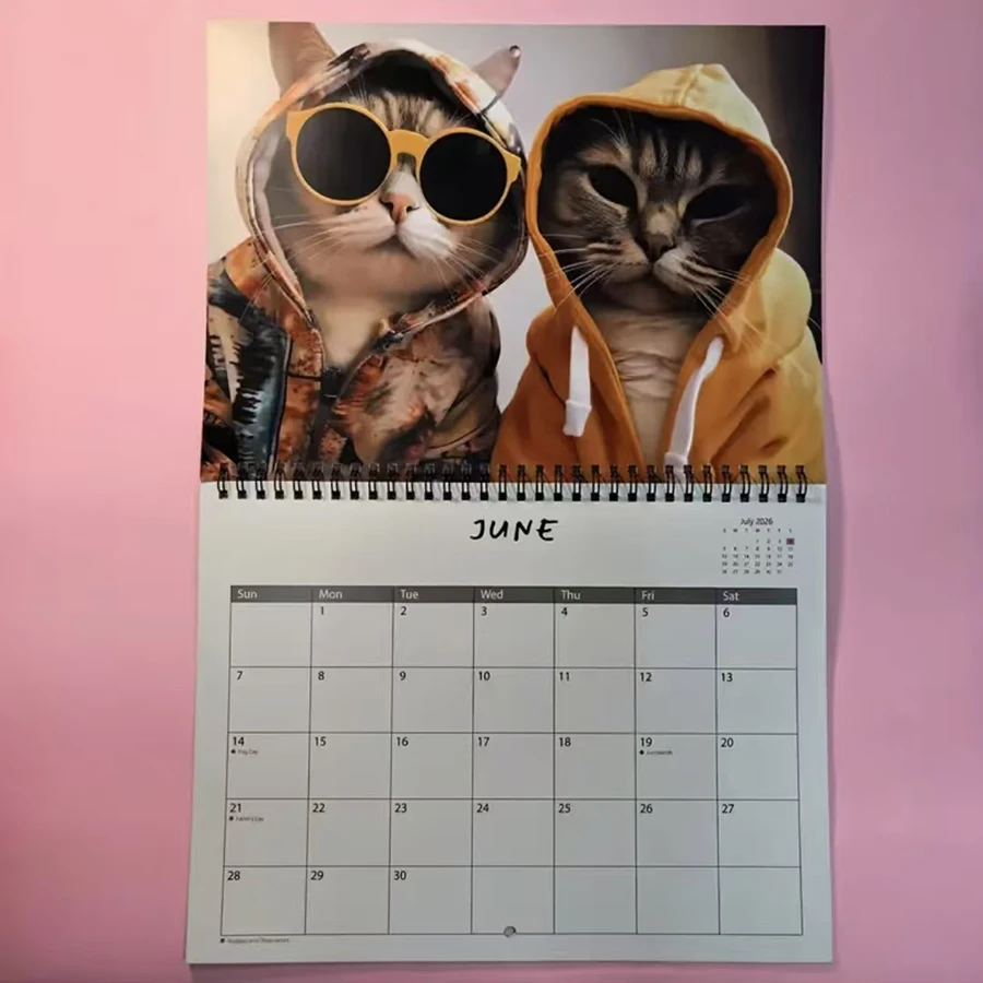 Подвесной календарь на 2026 год — три милых кошачьих узоров в модных очках, ежемесячный график с января в декабрь