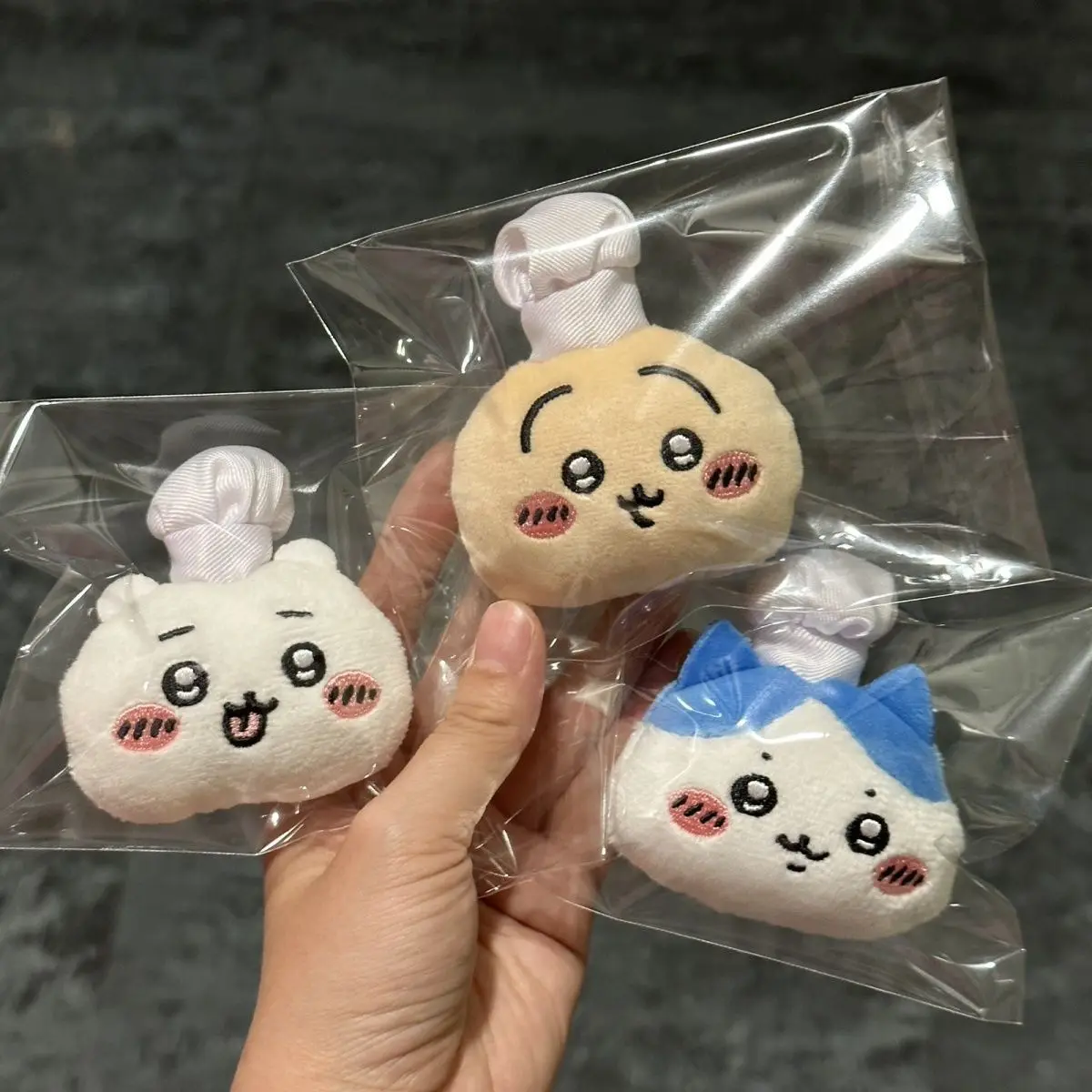 

MINISO Chiikawa Hachiware Usagi плюшевая брошь значок три маленьких милых отправить друзьям праздничные подарки романтический сюрприз портативный